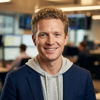Foto de perfil de Ryan Brooks, identificado como analista principal de trading en Valiazgo