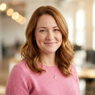 Emily Watson, responsable de Atención al Cliente en Valiazgo, en una imagen de perfil